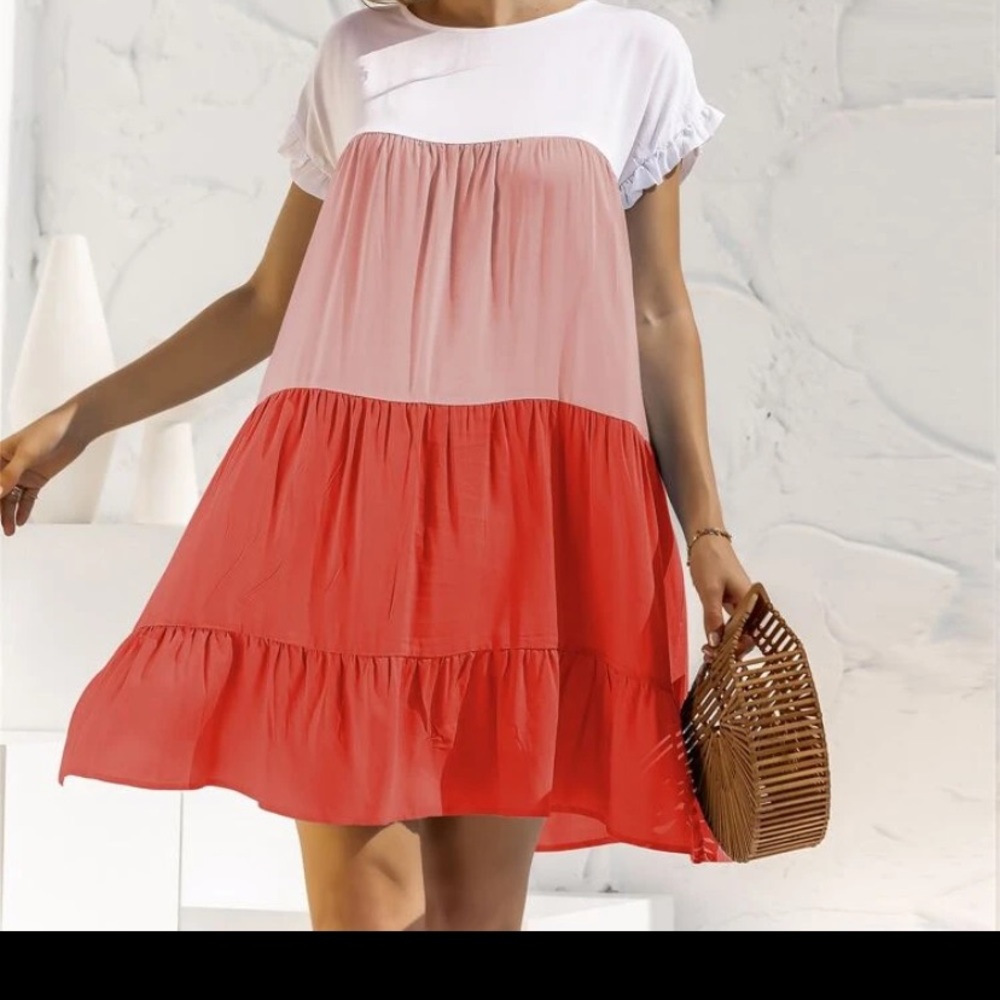 Selling a color block dress , brand new